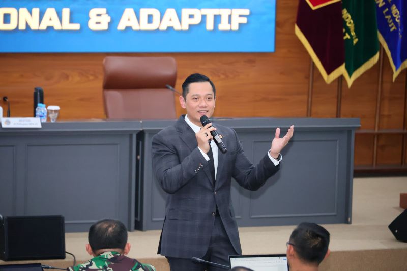 Menteri Agraria dan Tata Ruang/Kepala Badan Pertanahan Nasional (ATR/BPN) Agus Harimurti Yudhoyono (AHY) memberikan pembekalan Pasis Dikreg LII Sesko TNI,  Jumat (6/9/2024).