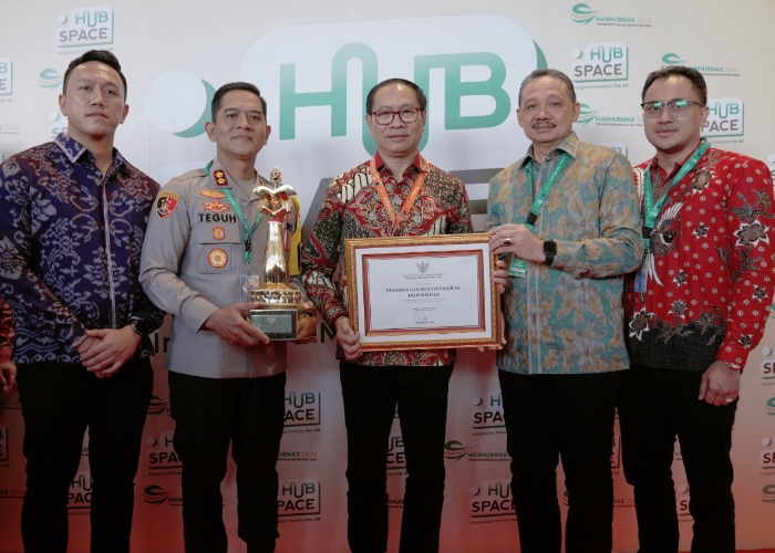 PENGHARGAAN: Wabup Suiasa menerima Penghargaan Wahana Tata Nugraha Tahun 2024 untuk Pemkab Badung di Ballroom JIExpo Kemayoran, Convention Center and Theatre Area, Kemayoran, Jakarta Pusat.