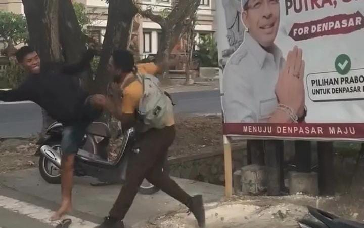 Seorang pemuda berseragam SMA terlibat Cekcok di jalan Tantular Renon Denpasar