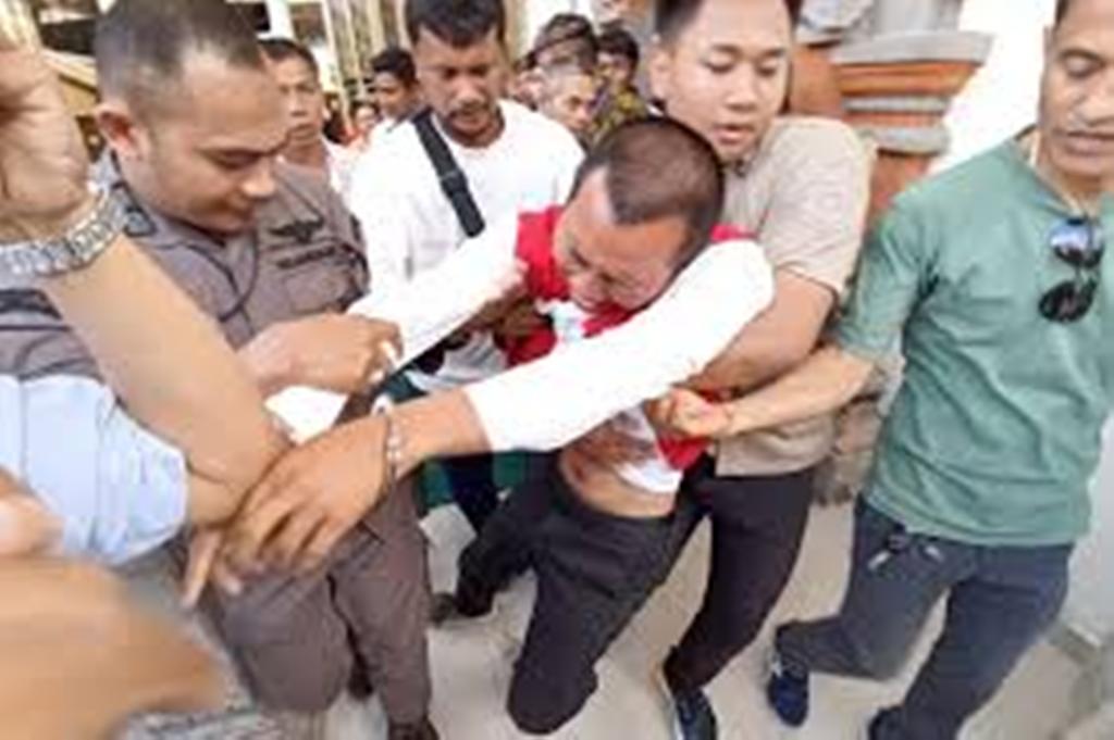 LANDAK: I Nyoman Sukena tengah menghadapi proses hukum terkait kasus landak. Kajati Bali Ketut Sumedana upayakan penangguhan penahanan.