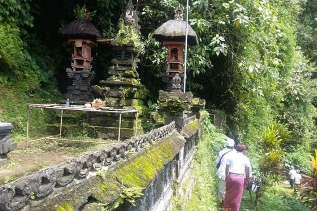 Pura Toya Bubuh di di Desa Petiga, Kecamatan Marga, Tabanan, Bali.