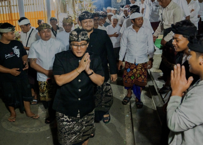 NGABEN: Bupati Giri Prasta saat menghadiri Upacara Pitra Yadnya Ngaben Masal dan Nyekah Masal Banjar Adat Penikit, Desa Adat Sidan, Desa Belok/Sidan, Kecamatan Petang, Selasa (10/9).