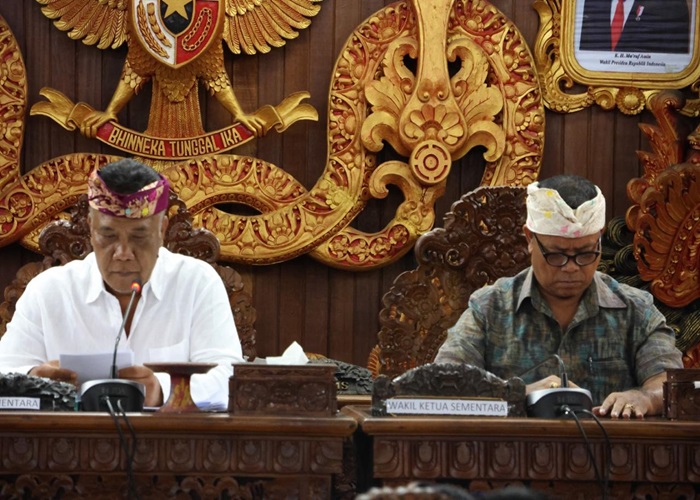 DPRD Klungkung menggelar rapat paripurna terkait dengan Pengumuman Penetapan Pimpinan Definitif DPRD Kabupaten Klungkung dan Pembentukan Fraksi-fraksi DPRD Klungkung, Jumat (13/9/2024).