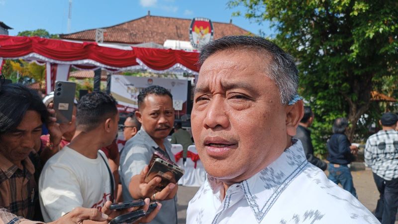 Ketua KPU Bali I Dewa Agung Gede Lidartawan menyampaikan soal pasalon Pilgub Bali, Sabtu (14/9/2024).