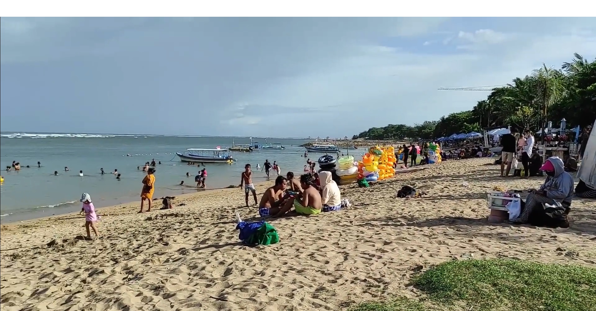 Pantai Sanur menjadi destinasi wisata favorit bagi wisatawan domestik maupun mancanegara