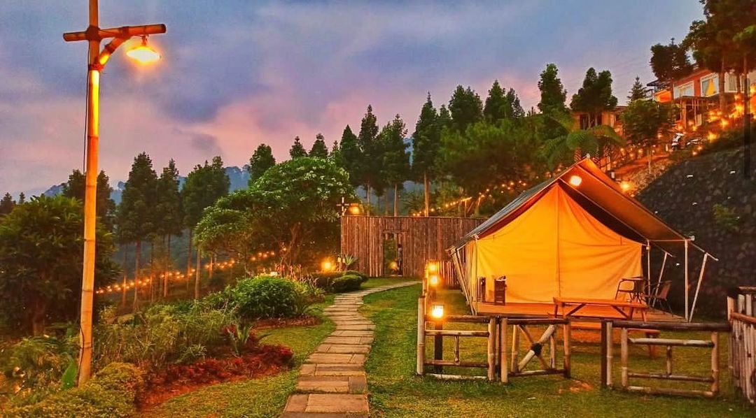 Suasana di Allinson Sunset Hill, Bogor.