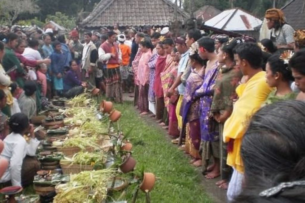 Tradisi nganten massal di Desa Pengotan, Bangli, Bali.