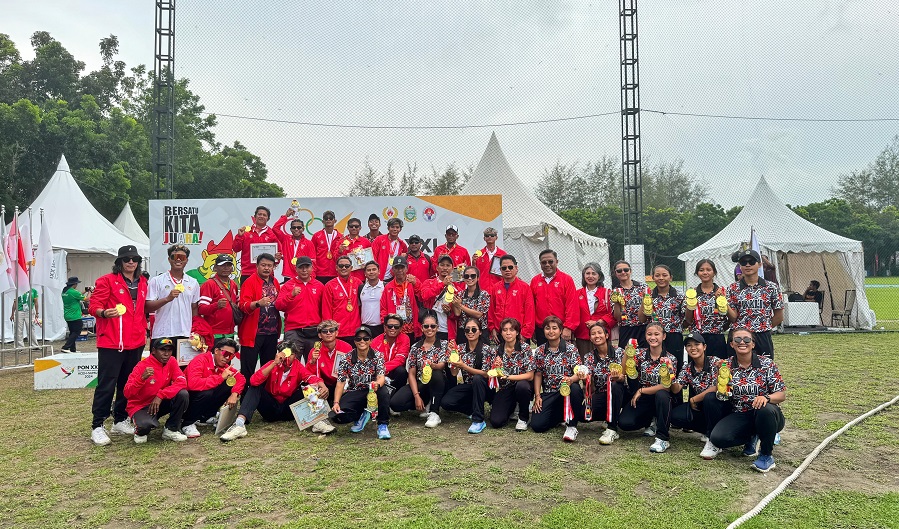 Tim cricket putra-putri PON Bali usai pertandingan nomor Last Man Stand di PON XXI/2024 Aceh-Sumut di Lapangan Cerdas Lubuk Pakam, Medan, Sabtu 14 September 2024.