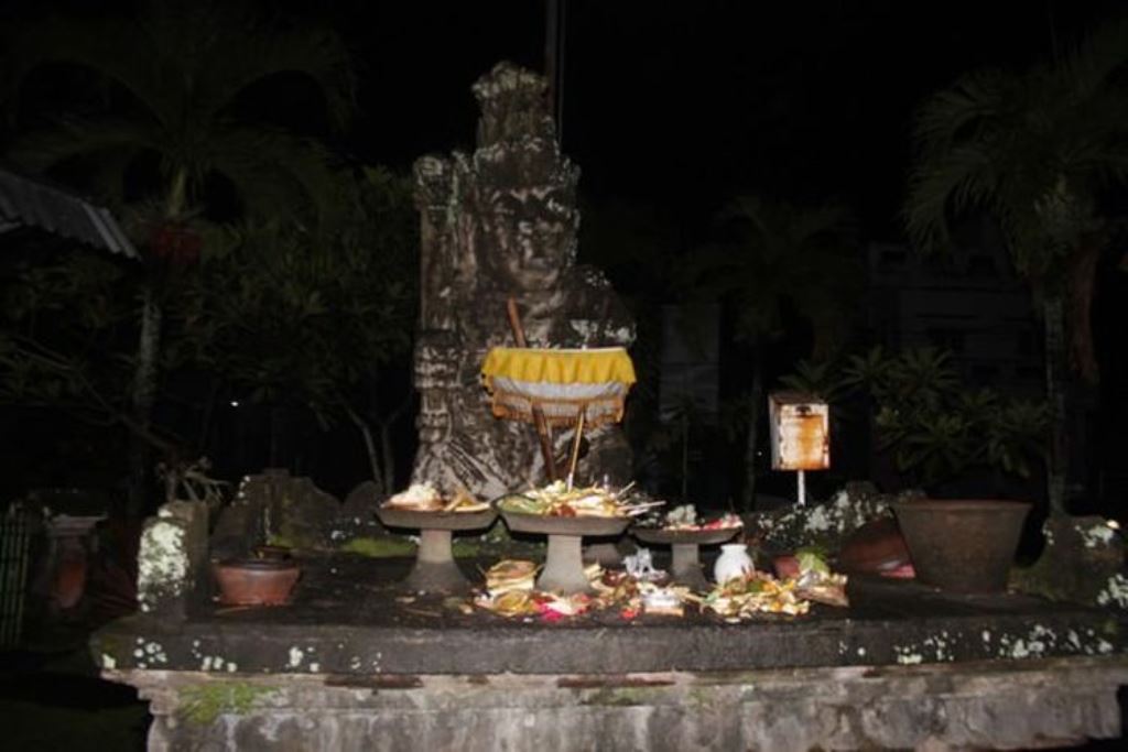 Arca Bedogol, sebuah peninggalan kuno yang dipercaya menjadi benteng tak kasatmata kerajaan di Tabanan Bali