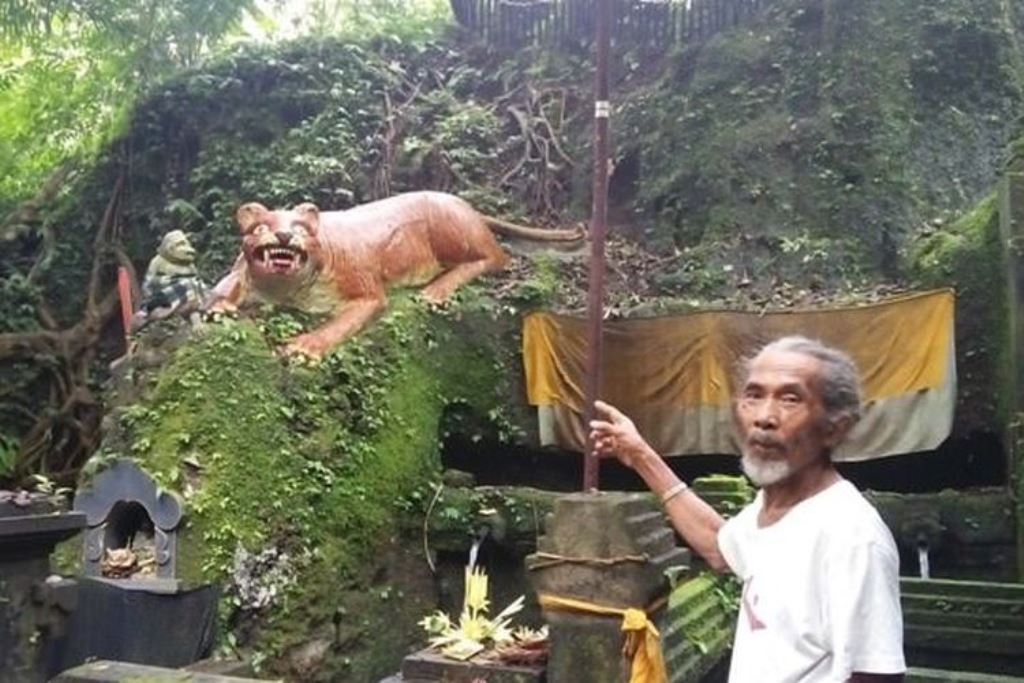 Pura Tirta Empul di Desa Apuan, Bangli mungkin belum sepopuler pura dengan nama yang sama di Tampaksiring, Gianyar.