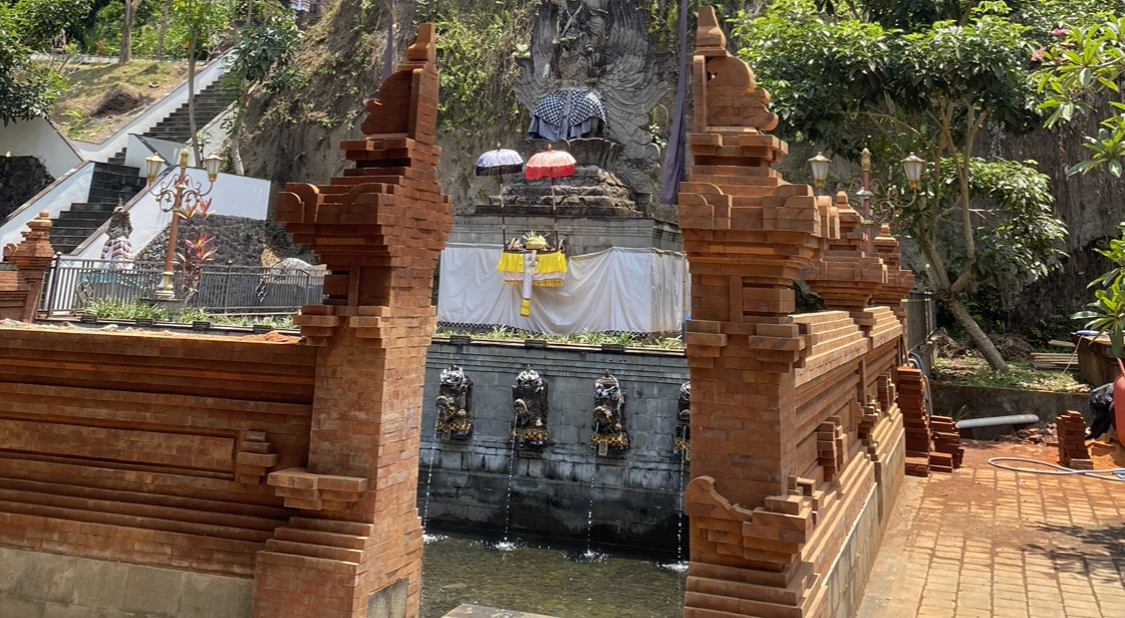 Pancoran solas - Taman Beji Paluh, Desa Penarungan, Kecamatan Mengwi, Kabupaten Badung.