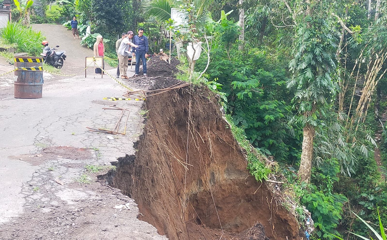 Proyek DPT di Banjar Tambahan Bakas, Desa Jehem, Kecamatan Tembuku, Bangli longsor pada Senin (16/9/2024).