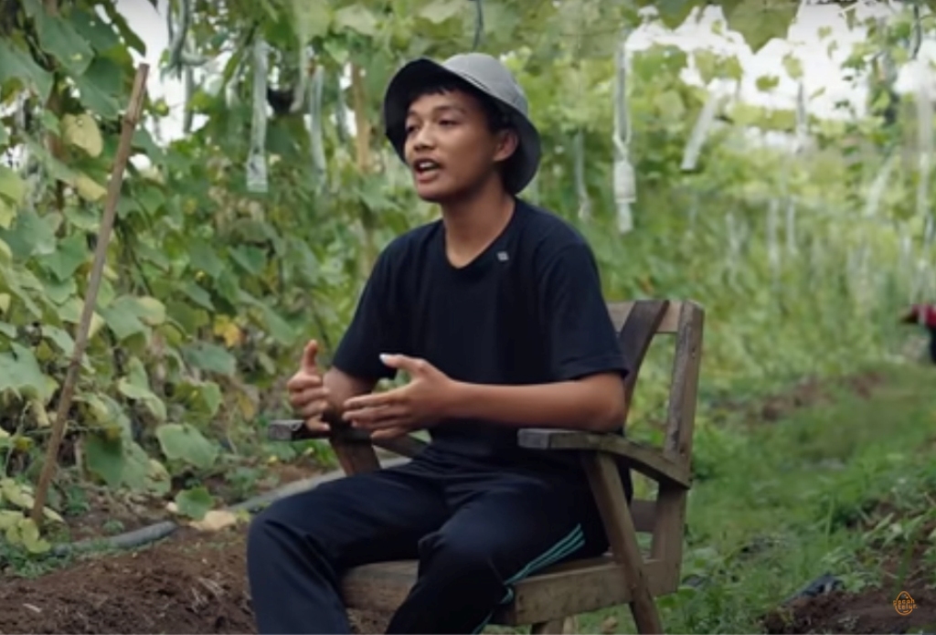 PEDAGANGH SAYUR: Muhammad Alfa Priandito membuktikan dirinya sebagai pemuda yang ulet hingga sukses berjualan sayur di usia 17 tahun dan masih sekolah.