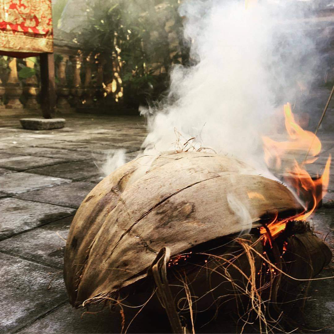 Api takepan pemujaan terhadap Duma Ketu dalam berbagai ritual upacara yadnya