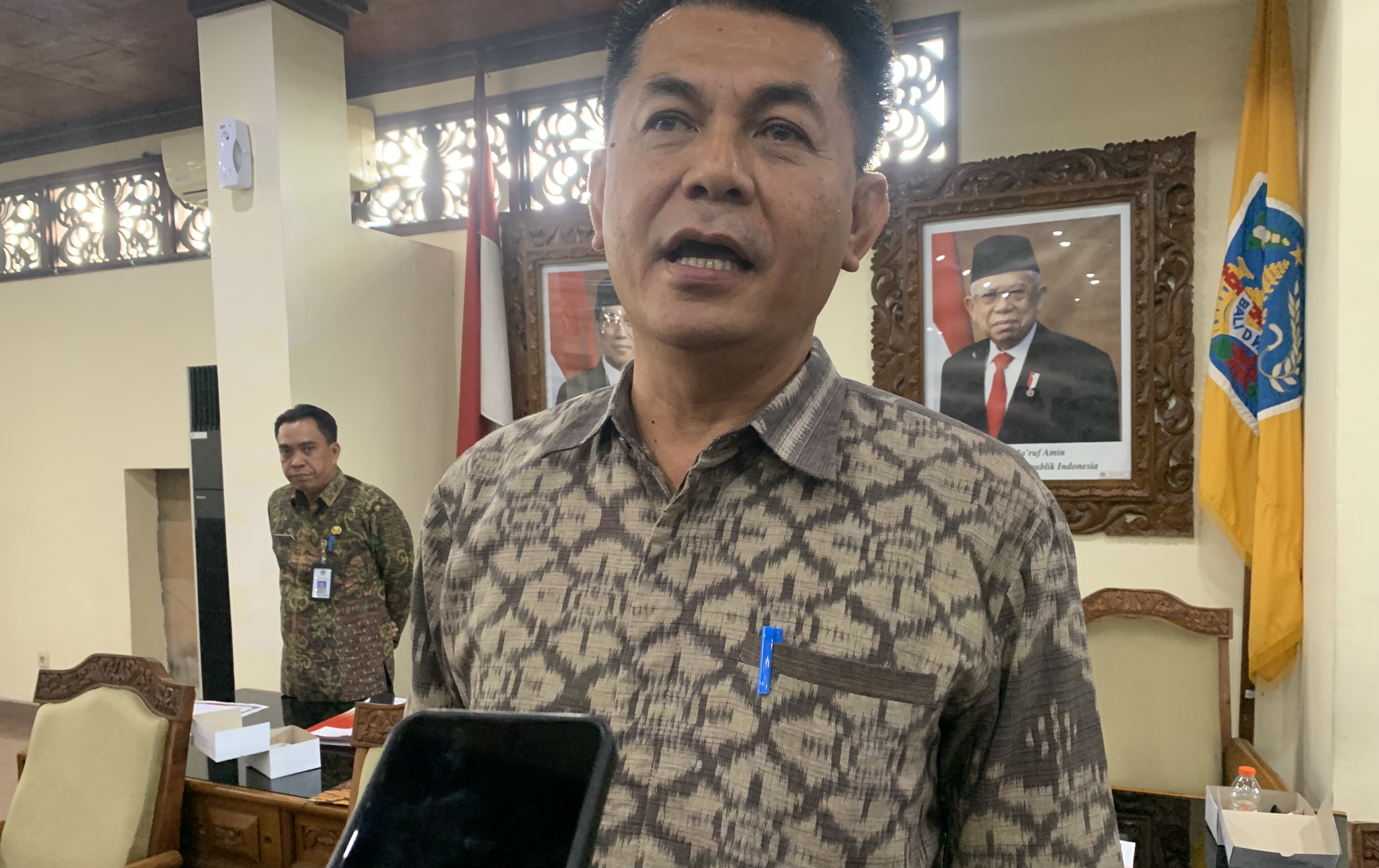 PENETAPAN: Ketua Sementara DPRD Bali, Dewa Made Mahayadnya, S.H