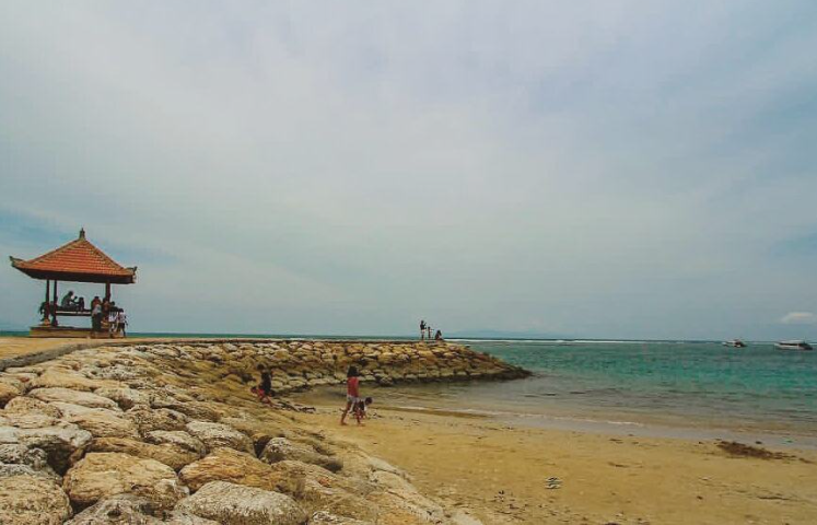 Pantai Sanur yang berlokasi di Jalan Danau Buyan, Denpasar Selatan.