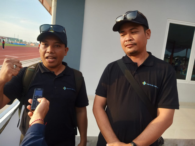 Tim kesehatan KONI Bali, Sugiantara (kiri) dan Edi Antara