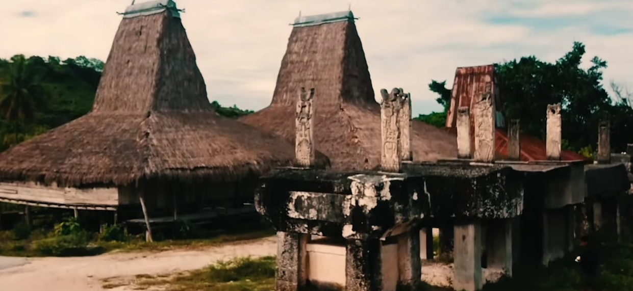Destinasi wisata Kampung Ratenggaro di wilayah Sumba, Nusa Tenggara Timur (NTT)