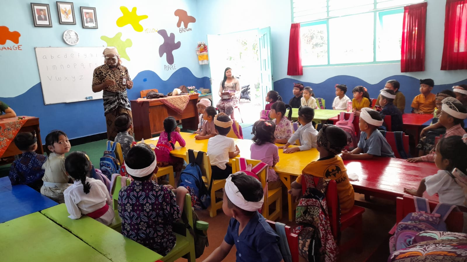 TOPENG : Penyuluhan menggunakan media seni tari topeng di Yayasan Graha Santhi Kumara, di Banjar Purnadesa, Desa Siangan, Gianyar.
