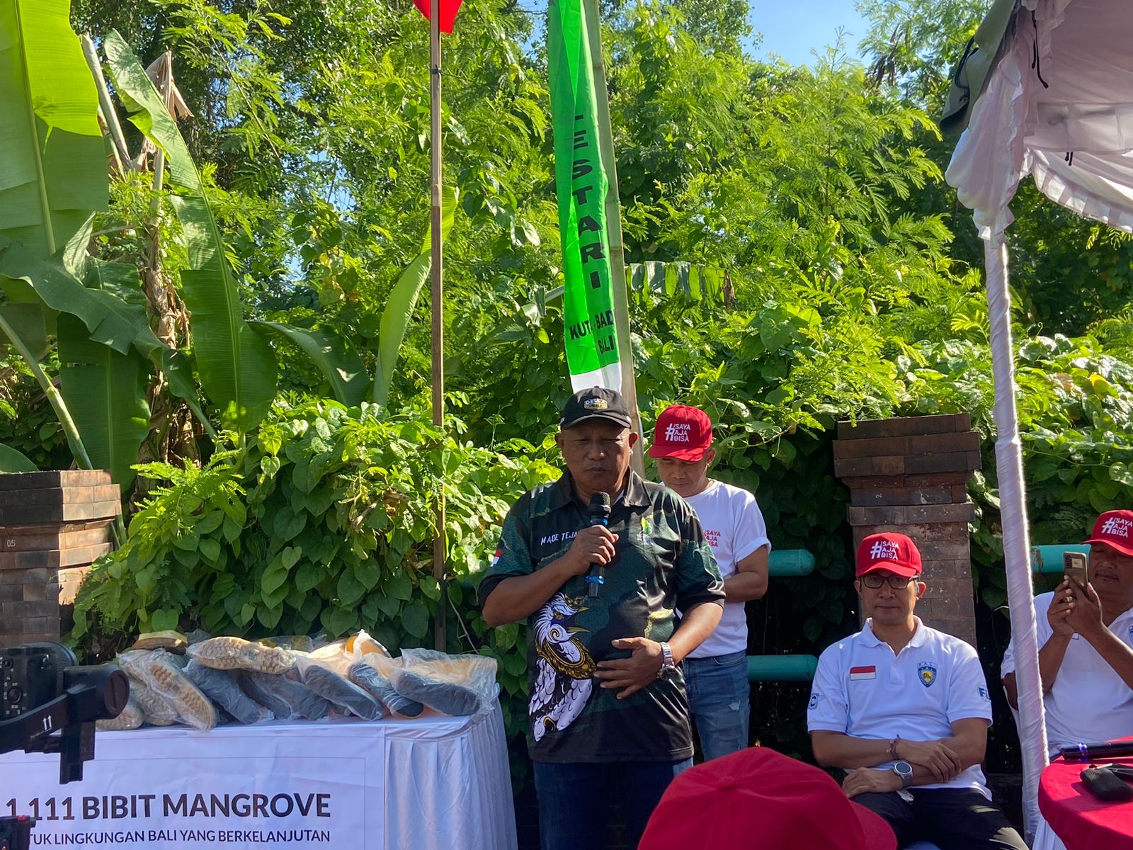 OPERASIONAL: Kepala Dinas Lingkungan Hidup dan Kehutanan (DLHK) Provinsi Bali, I Made Teja saat ditemui di Denpasar, Kamis (19/9)