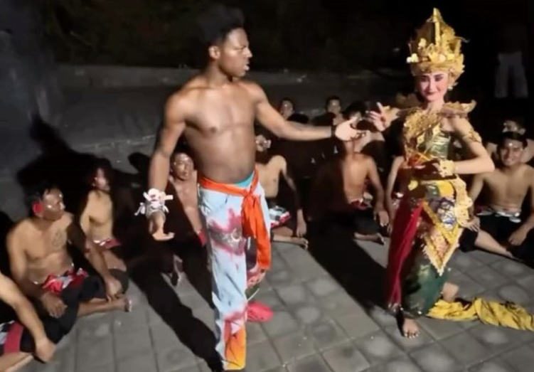 Youtuber IShowSpeed kini sedang berkunjung ke Bali