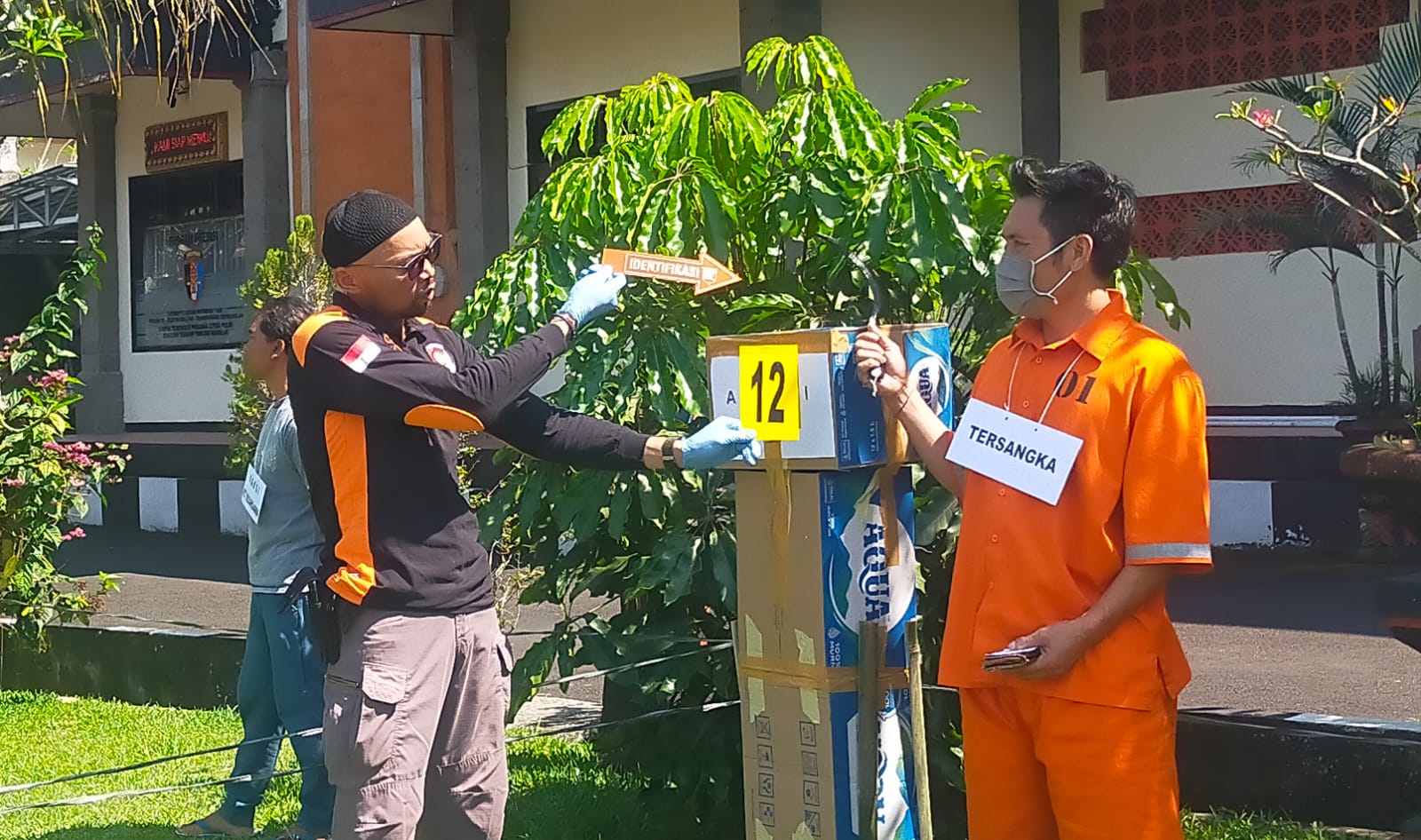 Rekonstruksi kasus pembunuhan yang terjadi di Kintamani, Kabupaten Bangli, Bali digelar di Mapolres Bangli pada Jumat (20/9/2024).