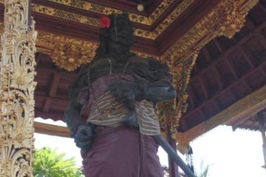 Patung Kebo Iwa di Bale Agung Bedha, Tabanan, Bali