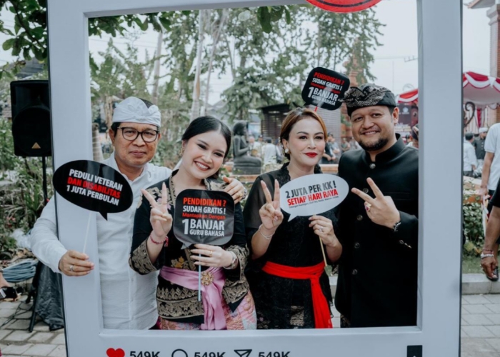 Paslon Adicipta yang mendapatkan nomor urut 2 saat pengundian yang dilaksanakan KPU Badung, Senin (23/9).