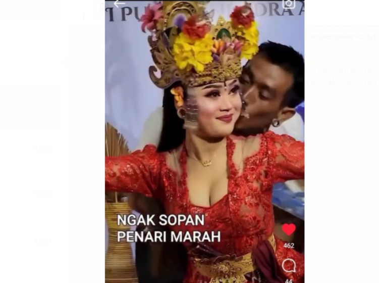 Seorang penari bumbung tiba-tiba dicium oleh laki-laki saat menari