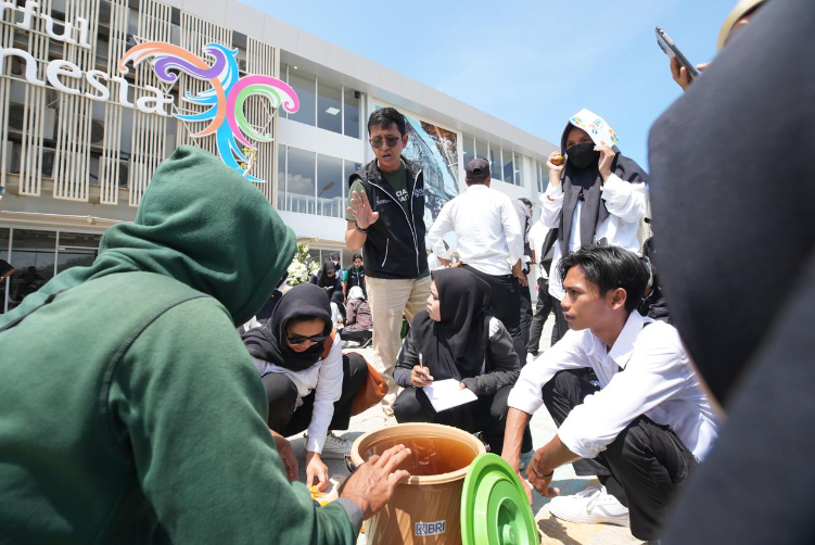 BRI Peringati World Clean Up Day