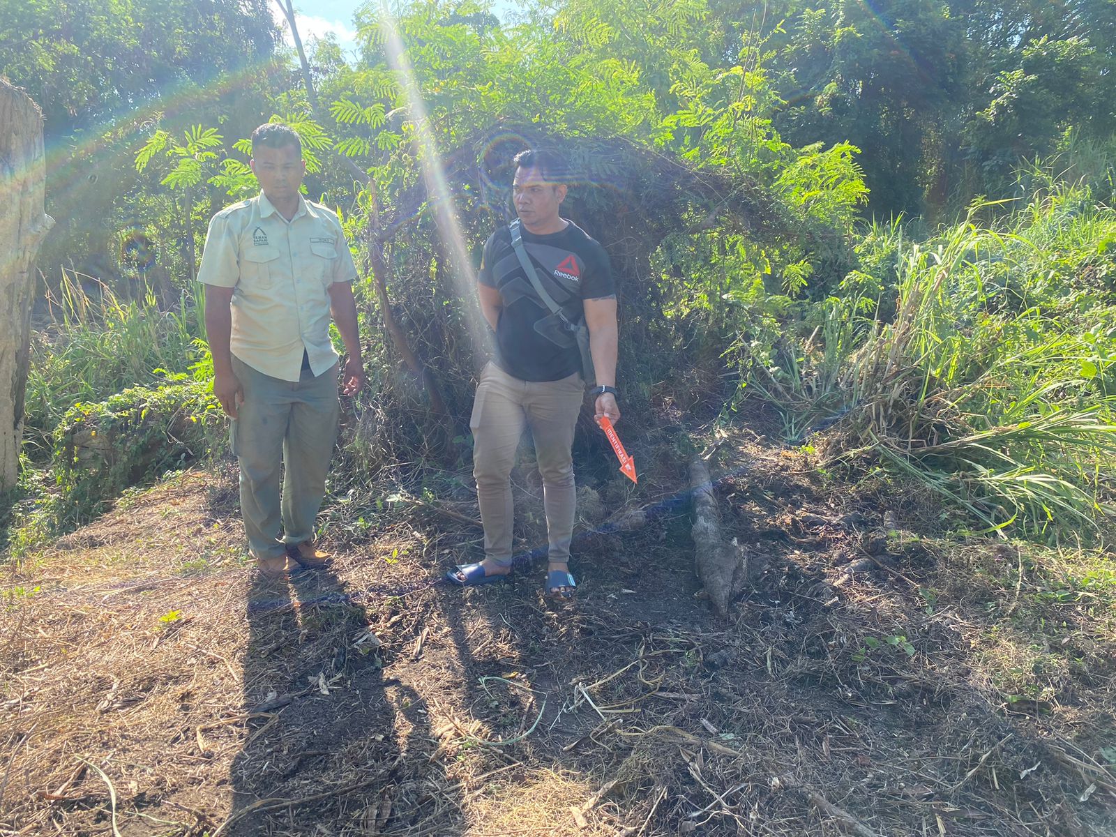 TEWAS DITERJANG GAJAH: TKP keeper tewas diamuk Satwa Gajah di Lembaga Konservasi Satwa di Kecamatan Gianyar, Selasa (17/9).