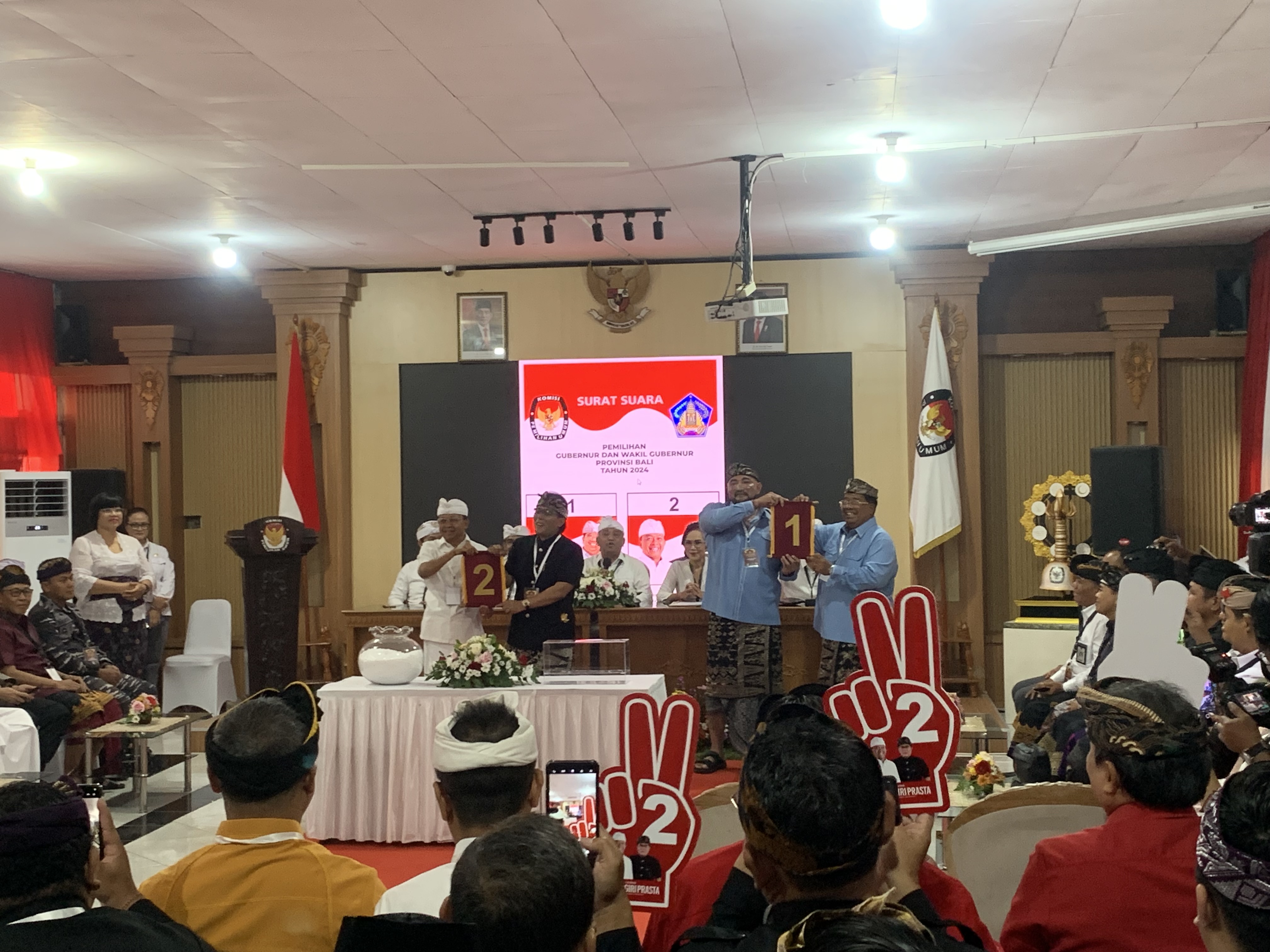 PENGUNDIAN: Pemilihan Gubernur dan Wakil Gubernur Bali 2024, Senin (23/9) di ruang rapat Kantor KPU Provinsi Bali, Denpasar