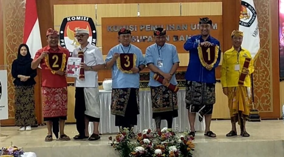 Pengundian nomor urut paslon bupati dan wakil bupati Bangli pada Senin (23/9/2024).