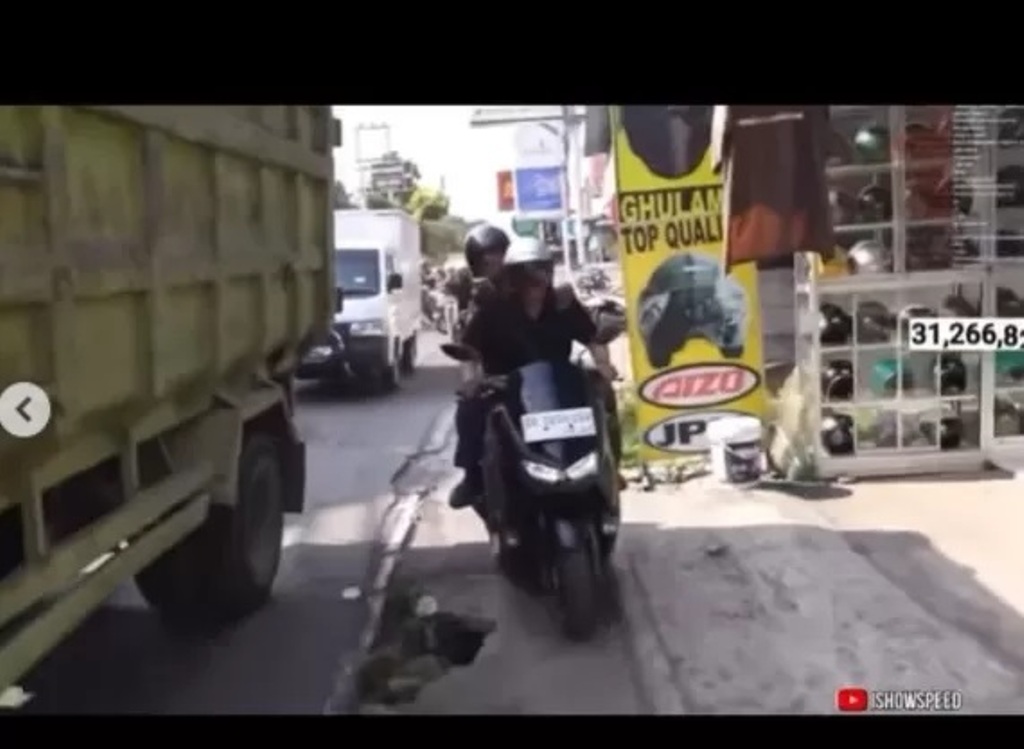IShowSpeed saat melakukan kunjungannya di Bali, Indonesia.