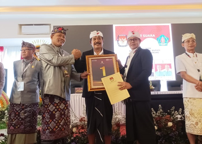 Paket ASTAGUNA saat pengundian nomor urut di KPU Klungkung.