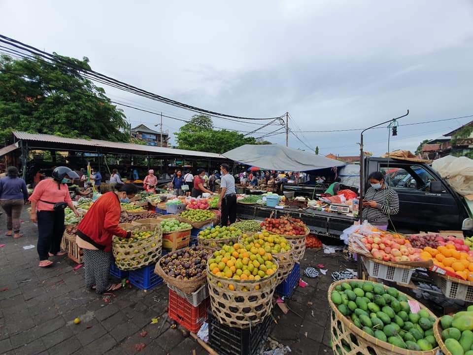 Buah lokal yang dihasilkan petani di Bali yang digunakan dalam upacara yadnya sebagai implementasi Cakra Yadnya