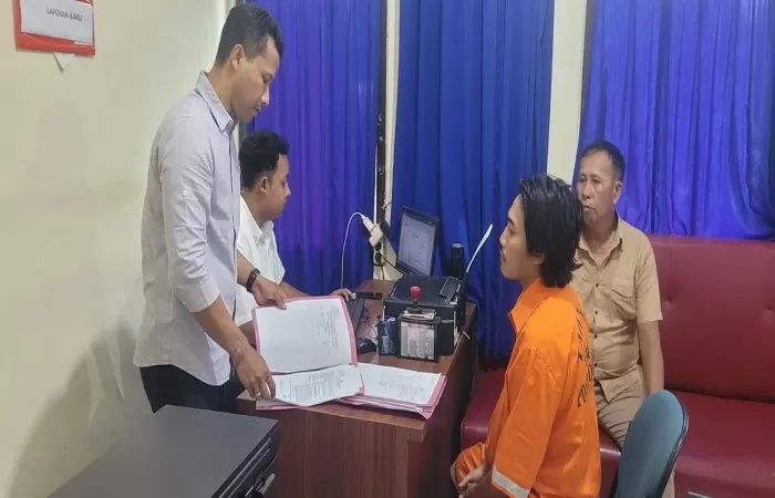 Tersangka Ratno Andiono, 30, diamankan di Polsek Denpasar Utara. Dia mengaku nekat mencuri sejumlah pipa tembaga AC. (Foto Istimewa.)