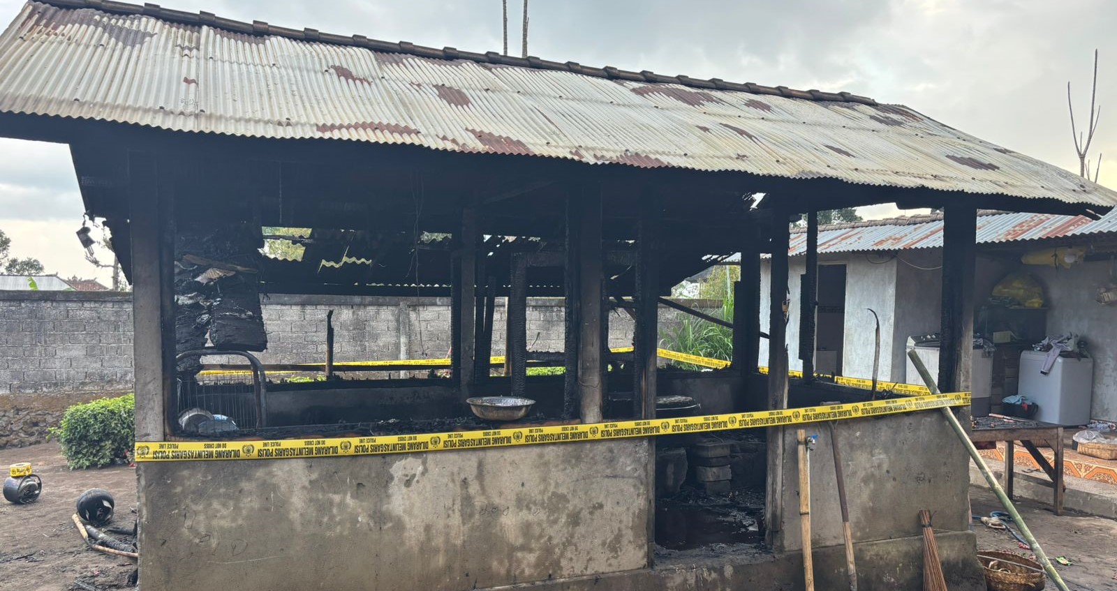 Bangunan dapur Ni Nengah Kicen di Desa Kintamani, Kecamatan Kintamani, Bangli, Bali mengalami kebakaran pada Senin (23/9/2024).