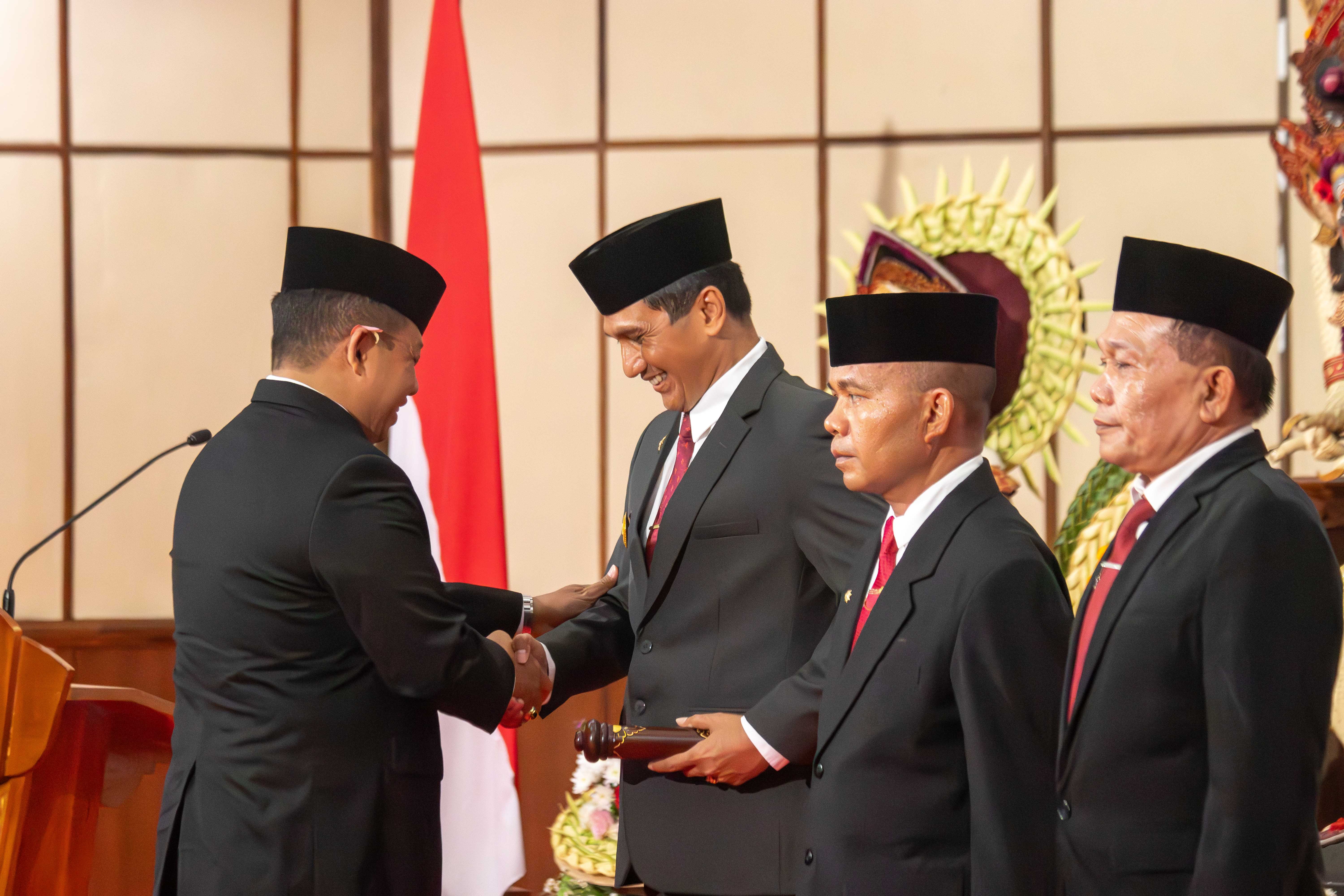 RESMI: Pj. Gubernur Bali S. M. Mahendra Jaya mengukuhkan Penjabat Sementara (Pjs.) Bupati Bangli, Bupati Jembrana, dan Wali Kota Denpasar pada Selasa (24/9) di Gedung Wiswa Sabha Utama, Kantor Gubern