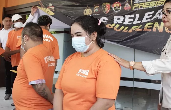 RS, wanita asal Buleleng, Bali berurusan dengan polisi karena bisnis sabu bersama sama suaminya IM.