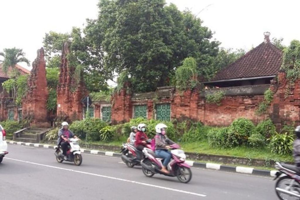 Makna dan fungsi tembok penyengker dalam arsitektur Bali
