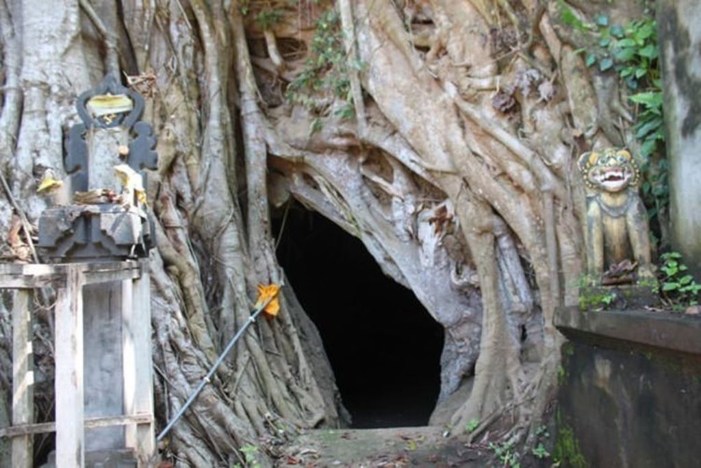 Pura Gedong di Banjar Pangkung, Desa Pejaten, Kecamatan Kediri, Tabanan