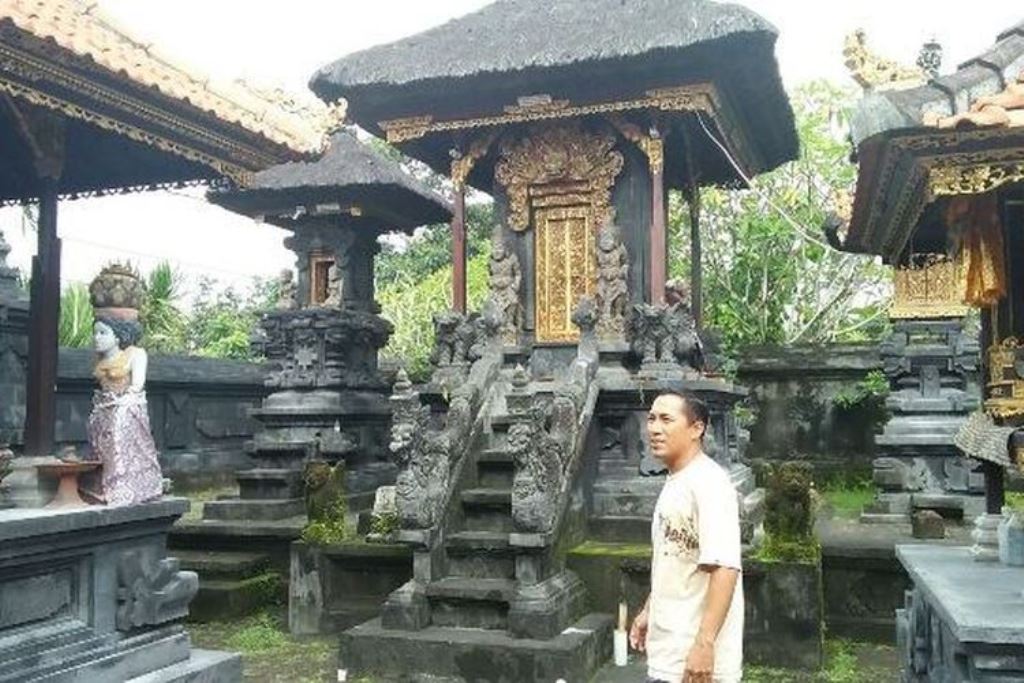 Pura Mekah, yang terletak di Banjar Binoh, Desa Pakraman Pohgading, Denpasar Utara