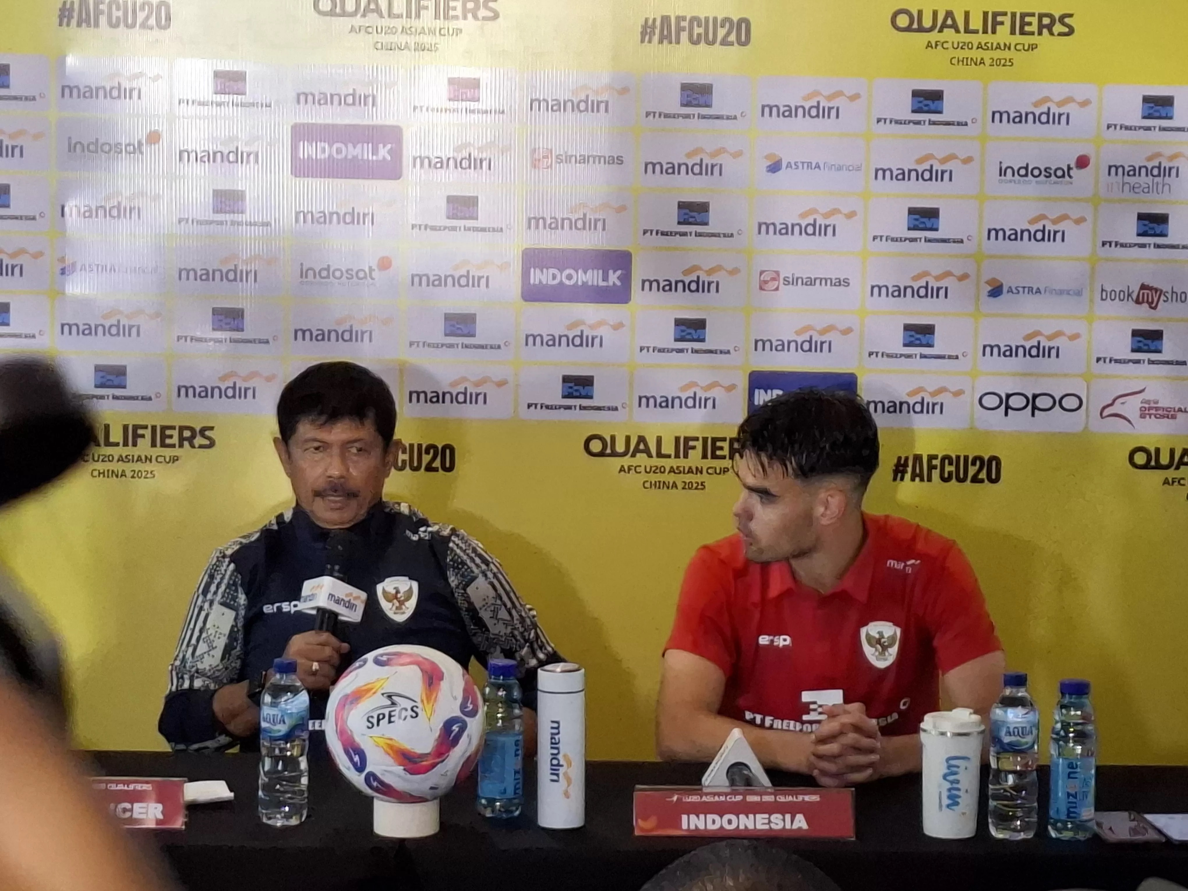 Pelatih Timnas Indonesia U-20 Indra Sjafri dalam jumpa pers pascalaga melawan Maladewa U-20. (Dimas Ramadhan/JawaPos.com)