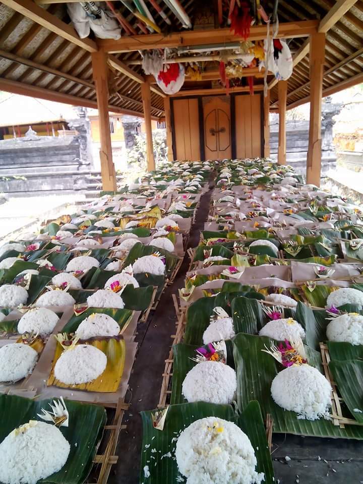 Nasi Takepan di Desa Kedisan Kecamatan Kintamani  yang menjadi simbol penghormatan kepada leluhur