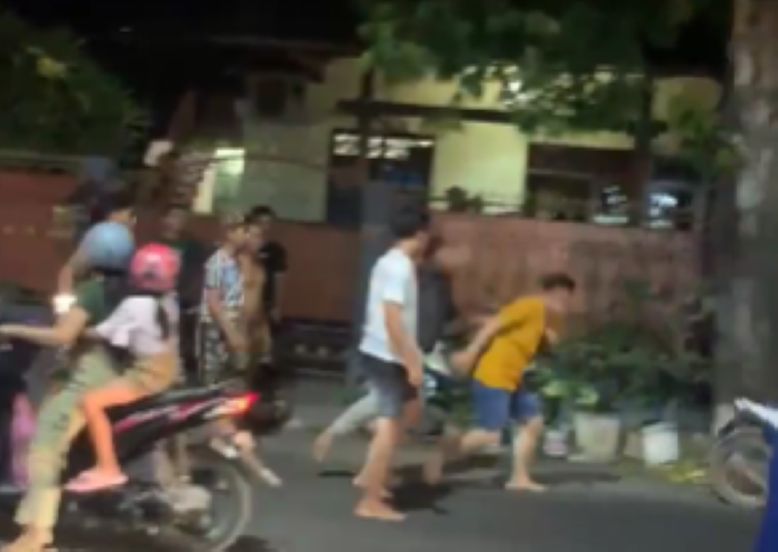 Tangkapan layar perkelahian yang terjadi di simpang Banyuning, Buleleng