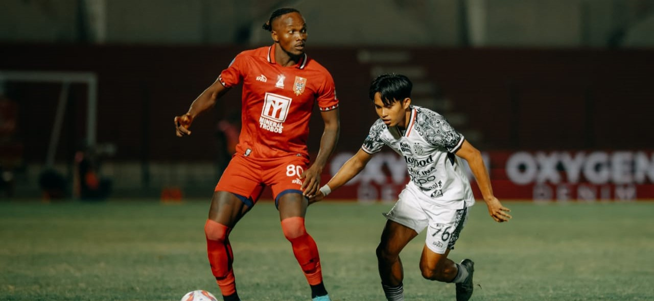 Kadek Lanang Agus Surya Artanaya (kanan) berpeluang kembali diturunkan saat Bali United menghadapi Barito Putera di pekan ke-7 Liga 1, di Stadion Kapten I Wayan Dipta, Jumat 27 September 2024.
