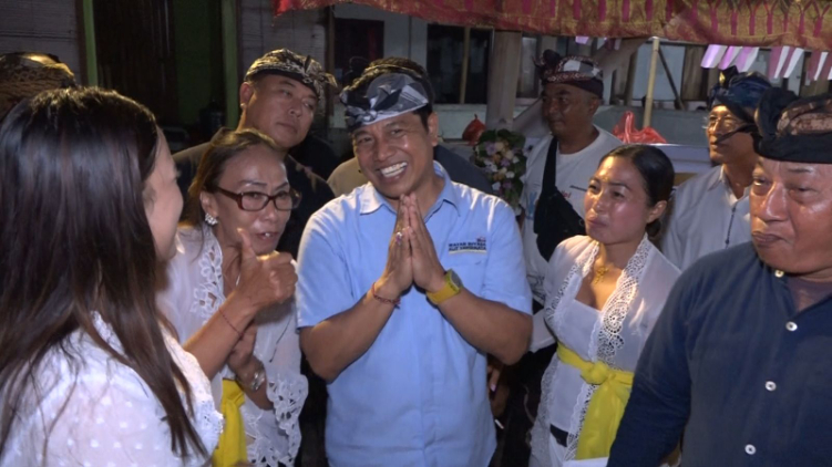 Calon Bupati Badung I Wayan Suyasa saat menyampaikan program sekolah gratis dan sekolah unggulan, di Yayasan Kerti Usada Bakti.