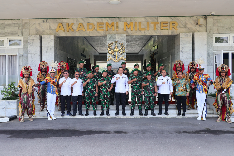 Agus Harimurti Yudhoyono (AHY) dinilai patut menjadi panutan penerus harapan bangsa, terutama bagi Taruna/i Akademi Militer (Akmil)