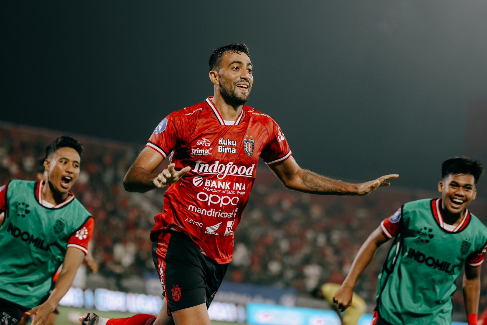 Selebrasi Everton Nascimento usai membobol gawang Barito Putera di penghujung babak kedua. Bali United menang dramatis 3-2 di laga ini.